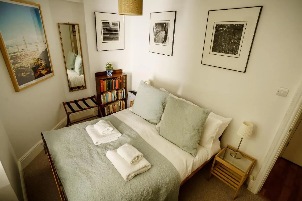 Central Courtyard Apartment Bath