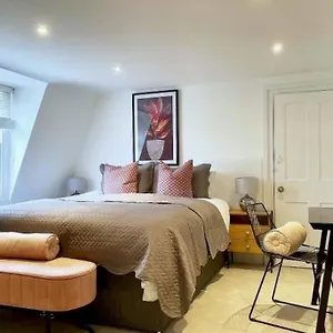 Ideally Located 2 Bedroom Luxury Bath