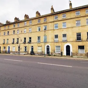 Spacious Georgian 3bedroom Apartment, 5 Mins From Abbey Bath